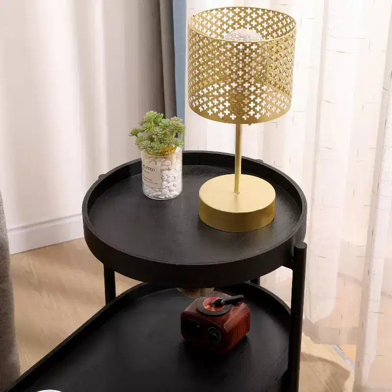 Table d'appoint noire à 2 niveaux avec structure en métal et plateau en bois pour salon