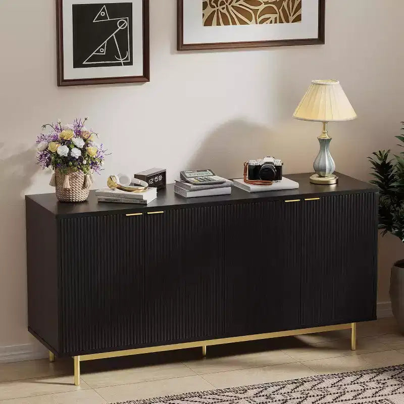 Console en bois de 58 po avec 4 portes cannelées et tablettes ajustables, buffet moderne de rangement pour salon, cuisine et entrée